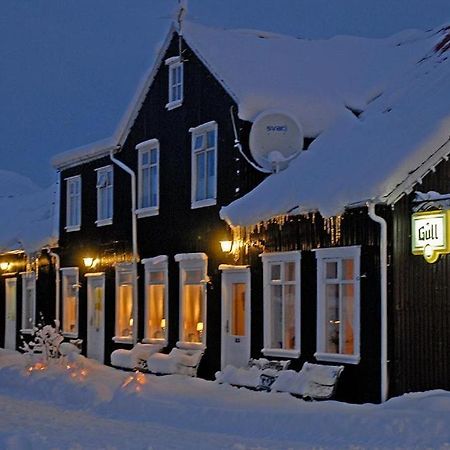 Taergesen Guesthouse Reydarfjordur Exteriör bild