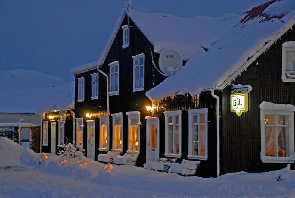 Taergesen Guesthouse Reydarfjordur Exteriör bild