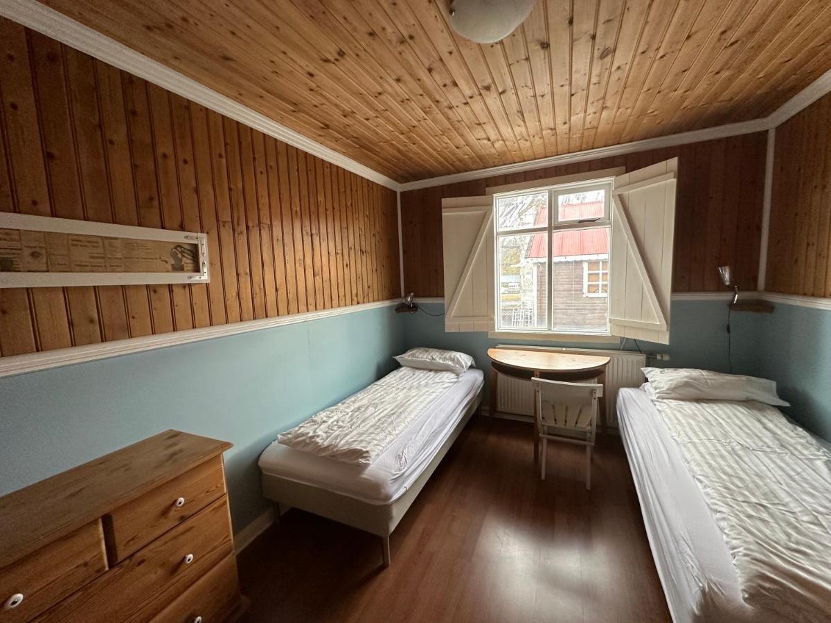 Taergesen Guesthouse Reydarfjordur Exteriör bild