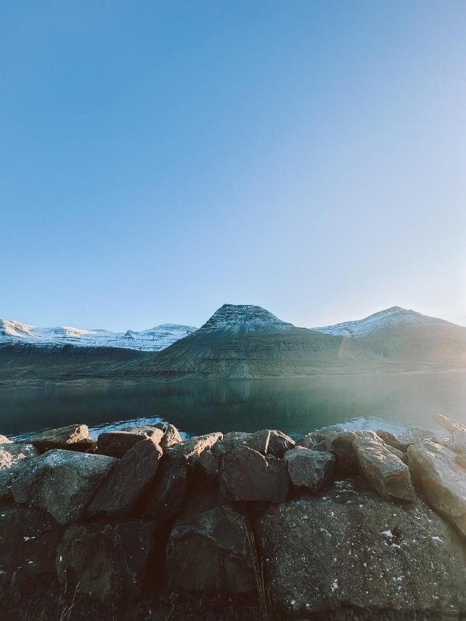 Taergesen Guesthouse Reydarfjordur Exteriör bild